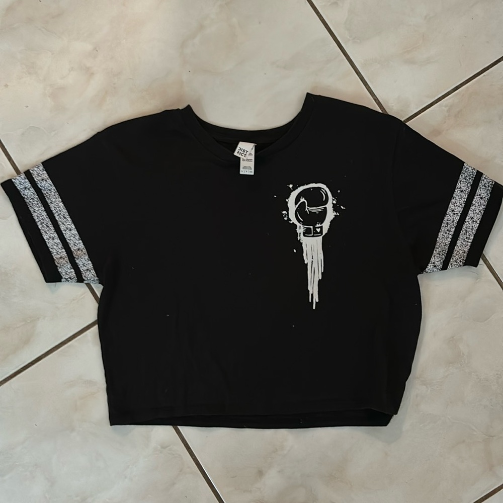 Gently used ILKB tee- crop style size small